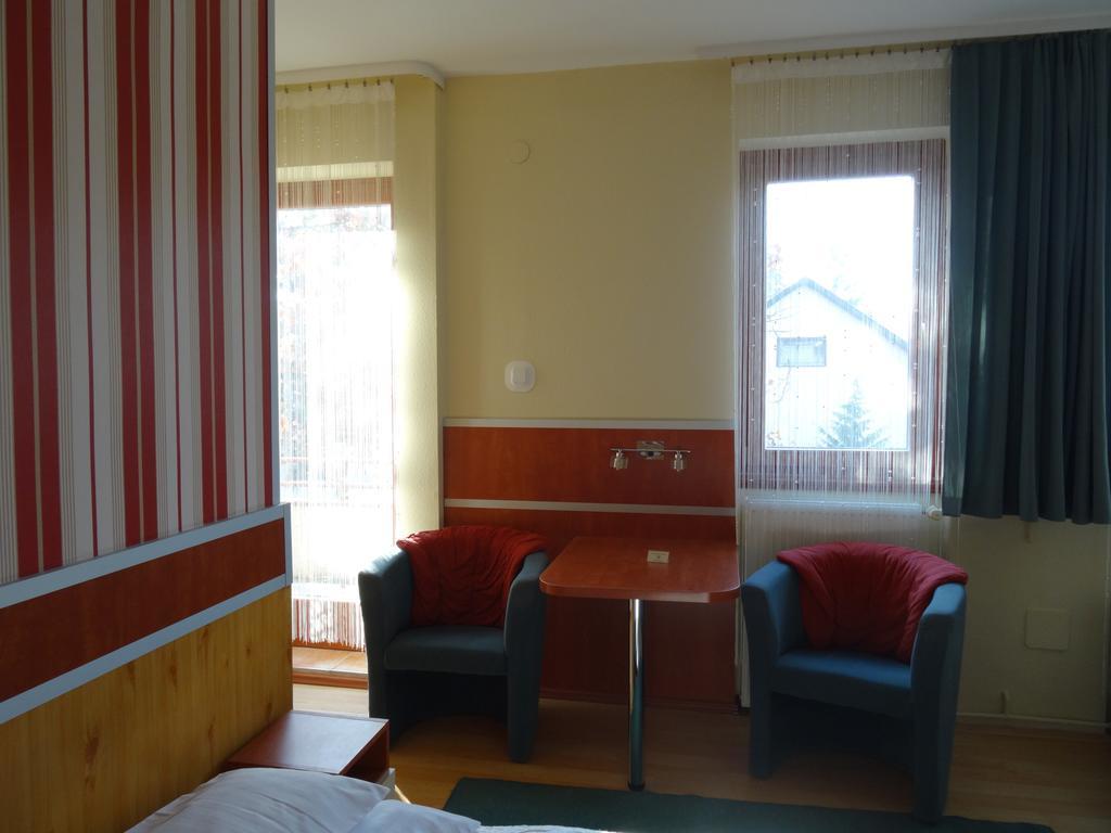 Fortuna Hotel Μίσκολτς Δωμάτιο φωτογραφία