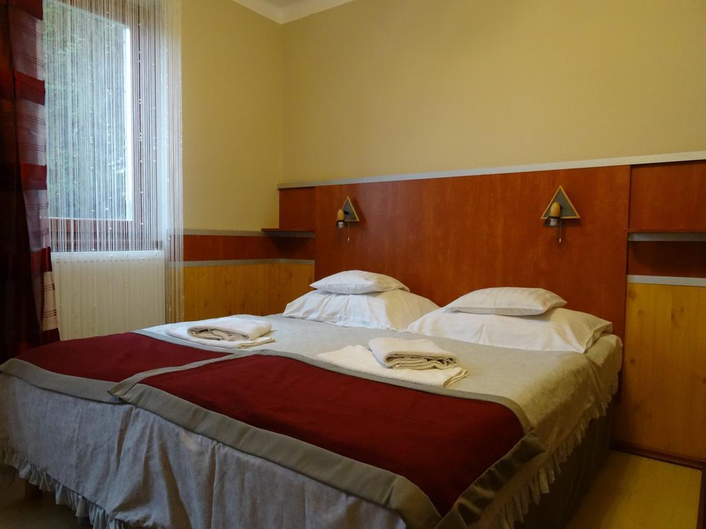 Fortuna Hotel Μίσκολτς Δωμάτιο φωτογραφία