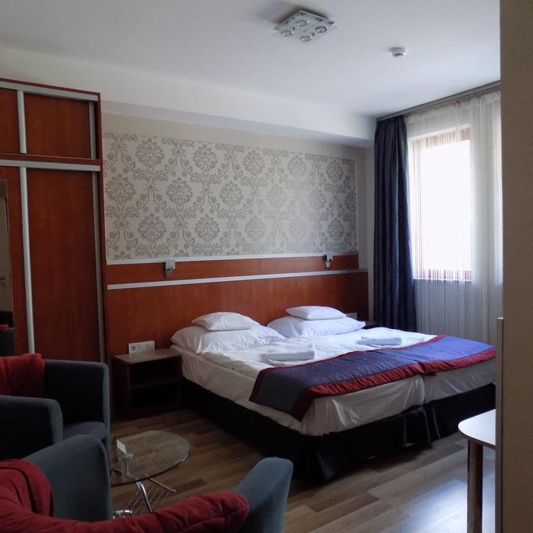 Fortuna Hotel Μίσκολτς Εξωτερικό φωτογραφία