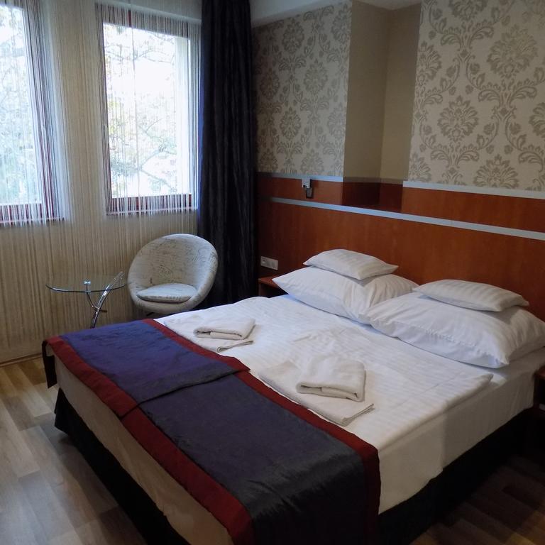 Fortuna Hotel Μίσκολτς Εξωτερικό φωτογραφία