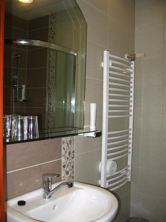 Fortuna Hotel Μίσκολτς Δωμάτιο φωτογραφία