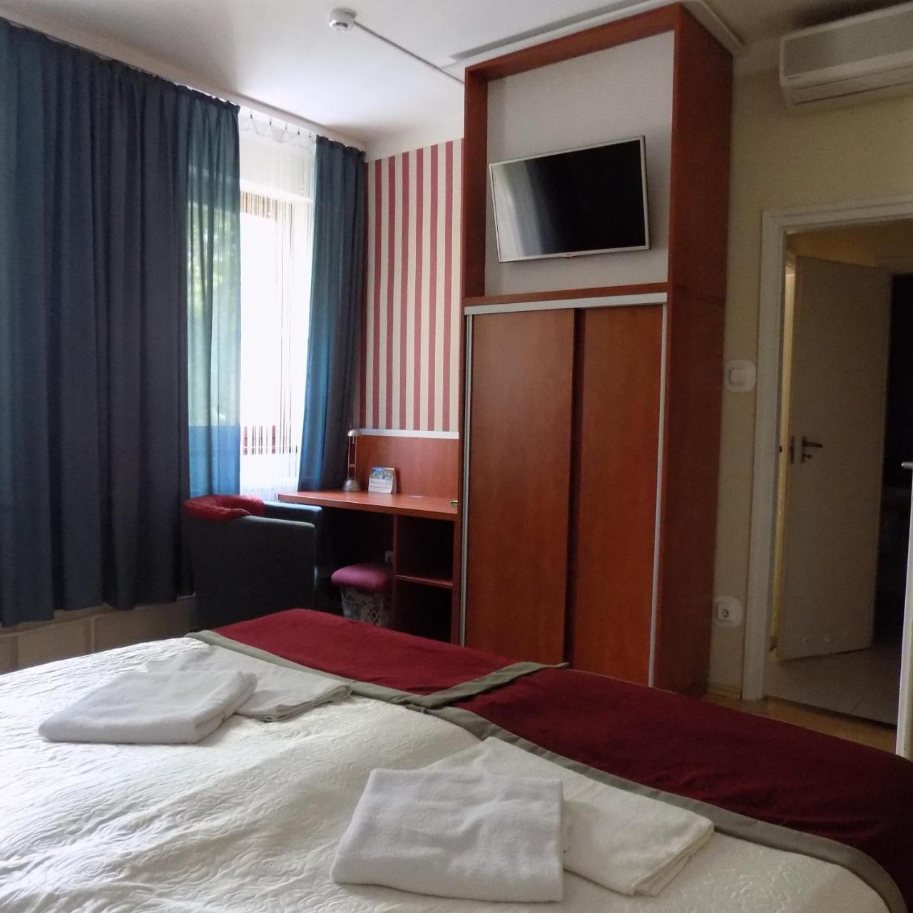 Fortuna Hotel Μίσκολτς Εξωτερικό φωτογραφία